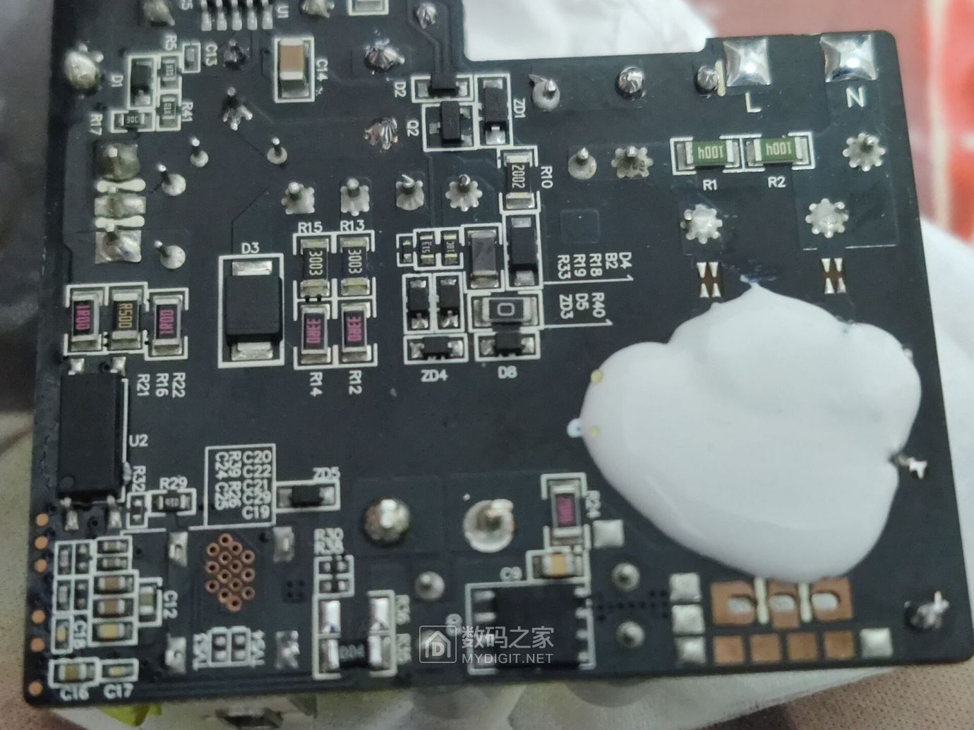 小米22.5瓦充电器拆解,小米120瓦充电器如何拆开维修