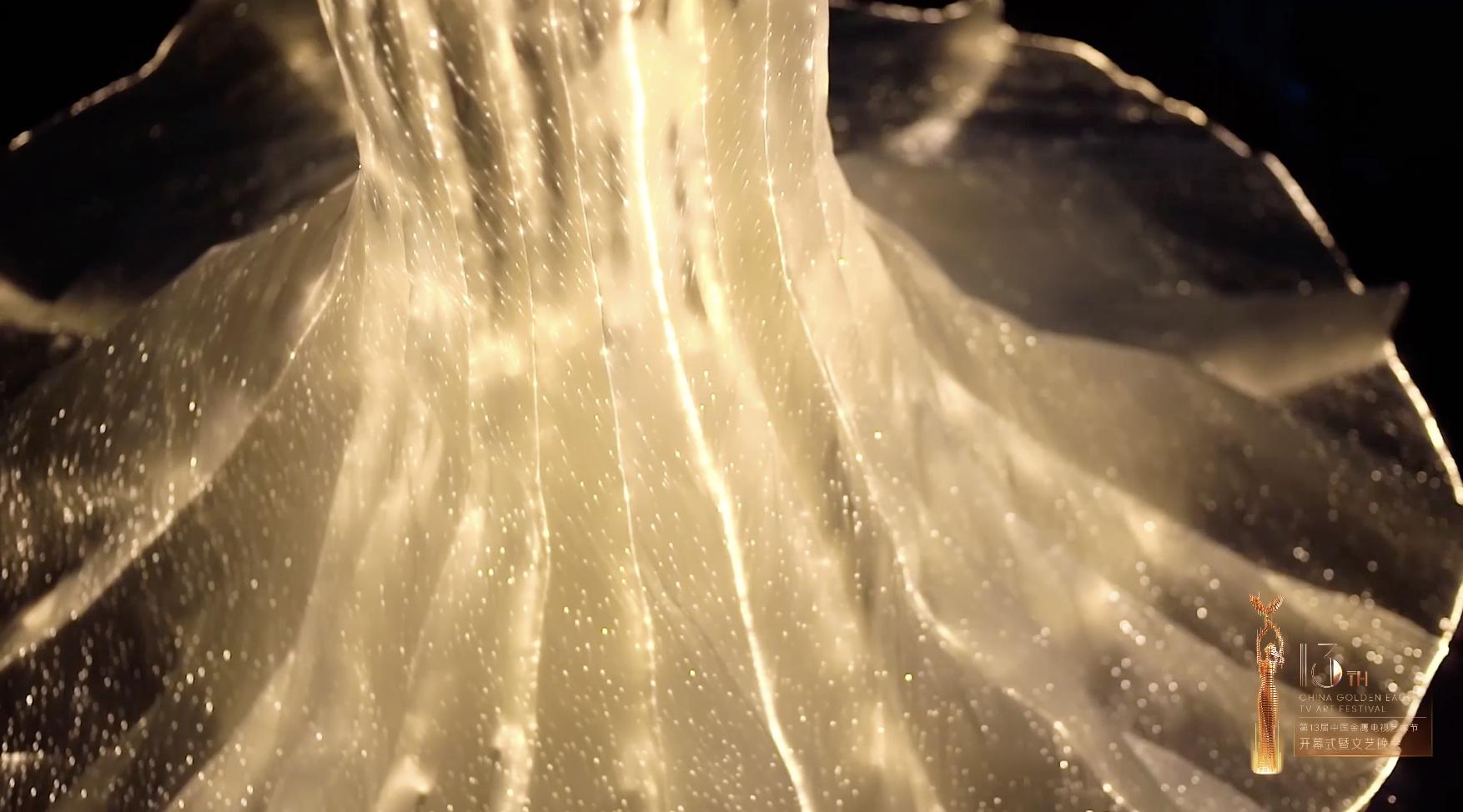 它叫金光羽衣！幕后团队揭秘：金鹰女神史上第一件会发光的战袍？