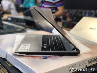 华硕笔记本四个色域哪个好,华硕四合一笔记本