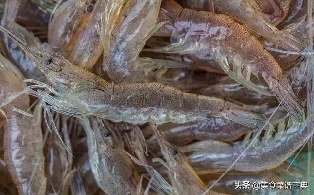 冷水放虾煮好还是热水放虾煮好,煮虾是冷水下锅还是热水下锅好