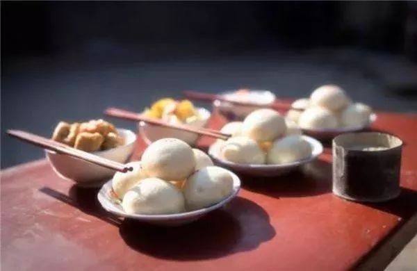 菜不摆三筷不乘五席不乘六,俗语菜不摆三筷不成五席