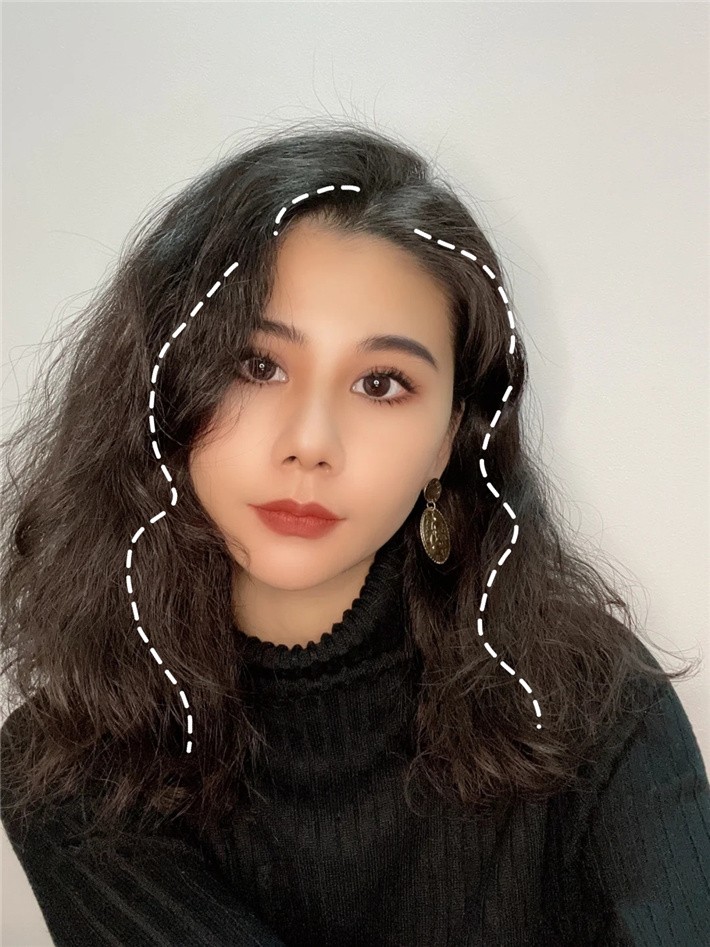 烫卷发今年流行哪种颜色,减龄显小的烫发是你最佳选择