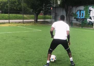 十大足球技巧过人动作,30秒掌握10种足球基本功