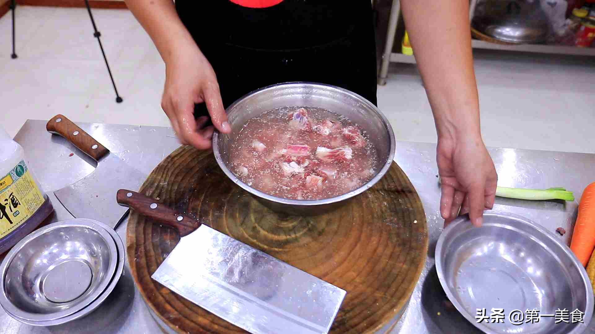 厨师长炖排骨玉米海带汤汤白肉嫩,厨师长分享排骨玉米汤的做法