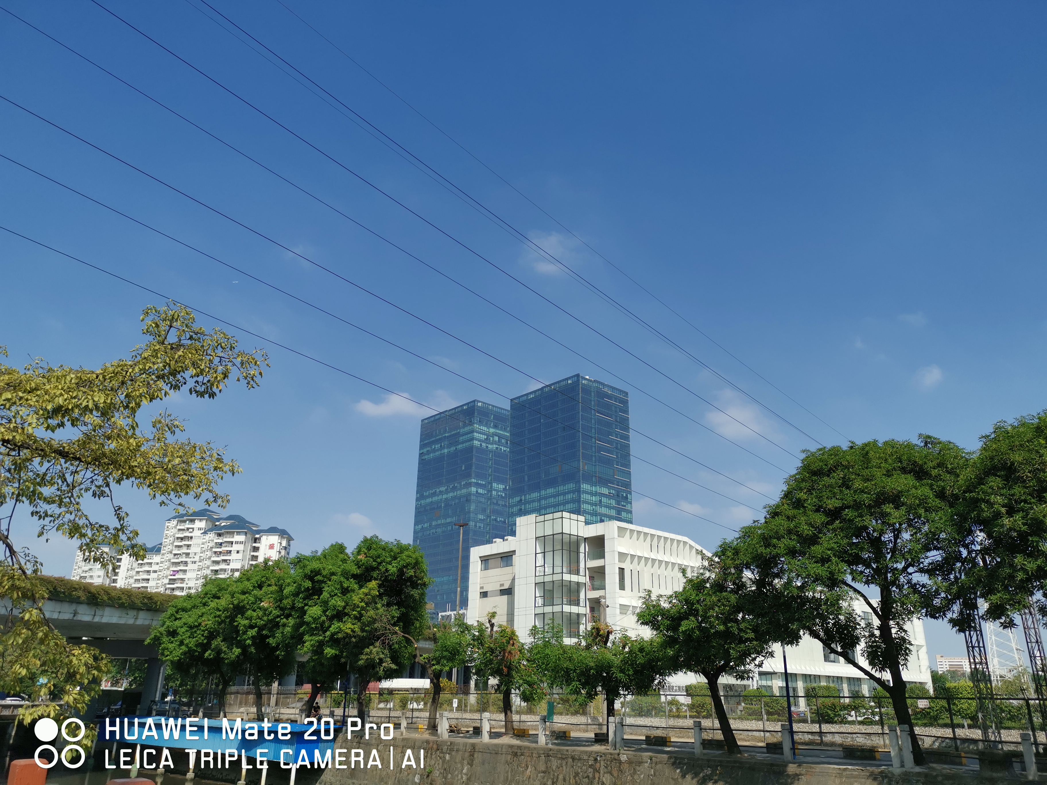 华为最新旗舰和苹果13哪个值得买,华为两年前的旗舰手机值得买吗