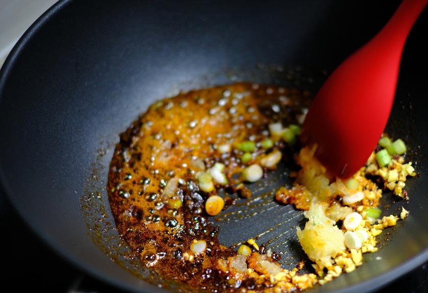 川菜大师教的葱香牛肉面，香辣过瘾，比麻辣小面更好吃