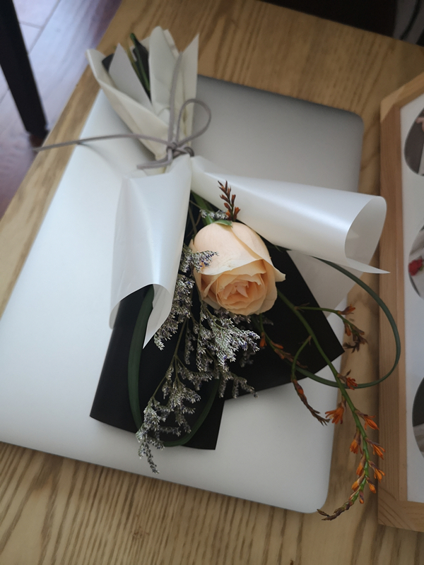 如何在家里做花艺工作室呢,做个花艺师的入门基础知识