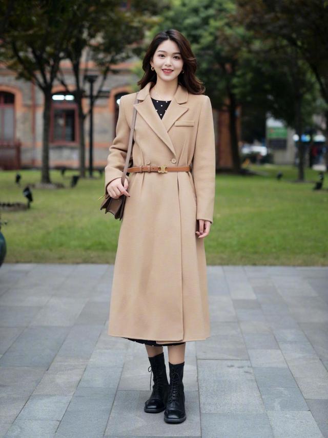 秋冬连衣裙40岁减龄又气质,秋冬大衣裙子穿搭女