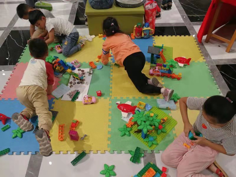 “童心献礼巢向未来”主题活动在蜂巢购物中心举办