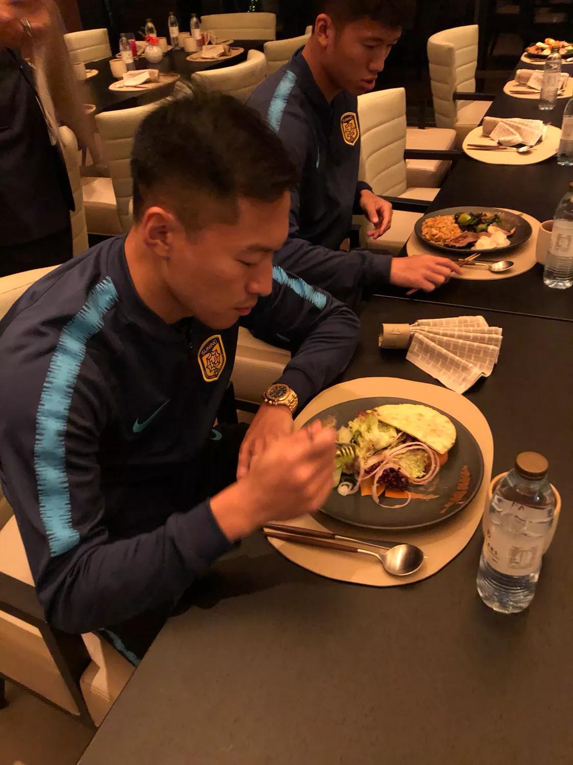 迪拜日记|海边跑步健身房加练！中西式厨师团队全程保障！