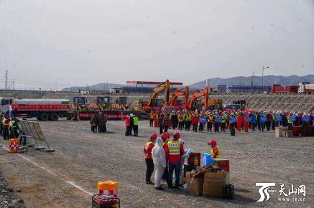 小天晨报：*疆新**掀起交通建设“热潮”；*疆新**首条沙漠高速公路开建；乌市339家企事业单位面向高校招聘2975人