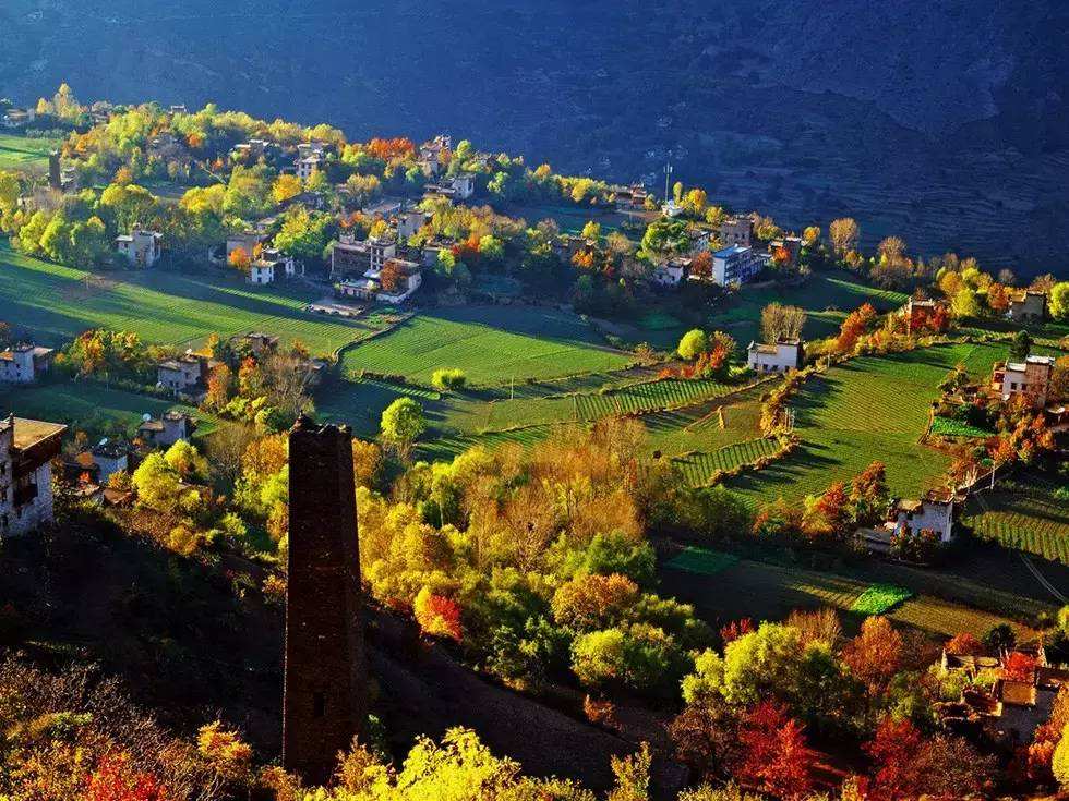 川西旅游秋季最美风景是哪里,川西旅游必去的十大景点有哪些