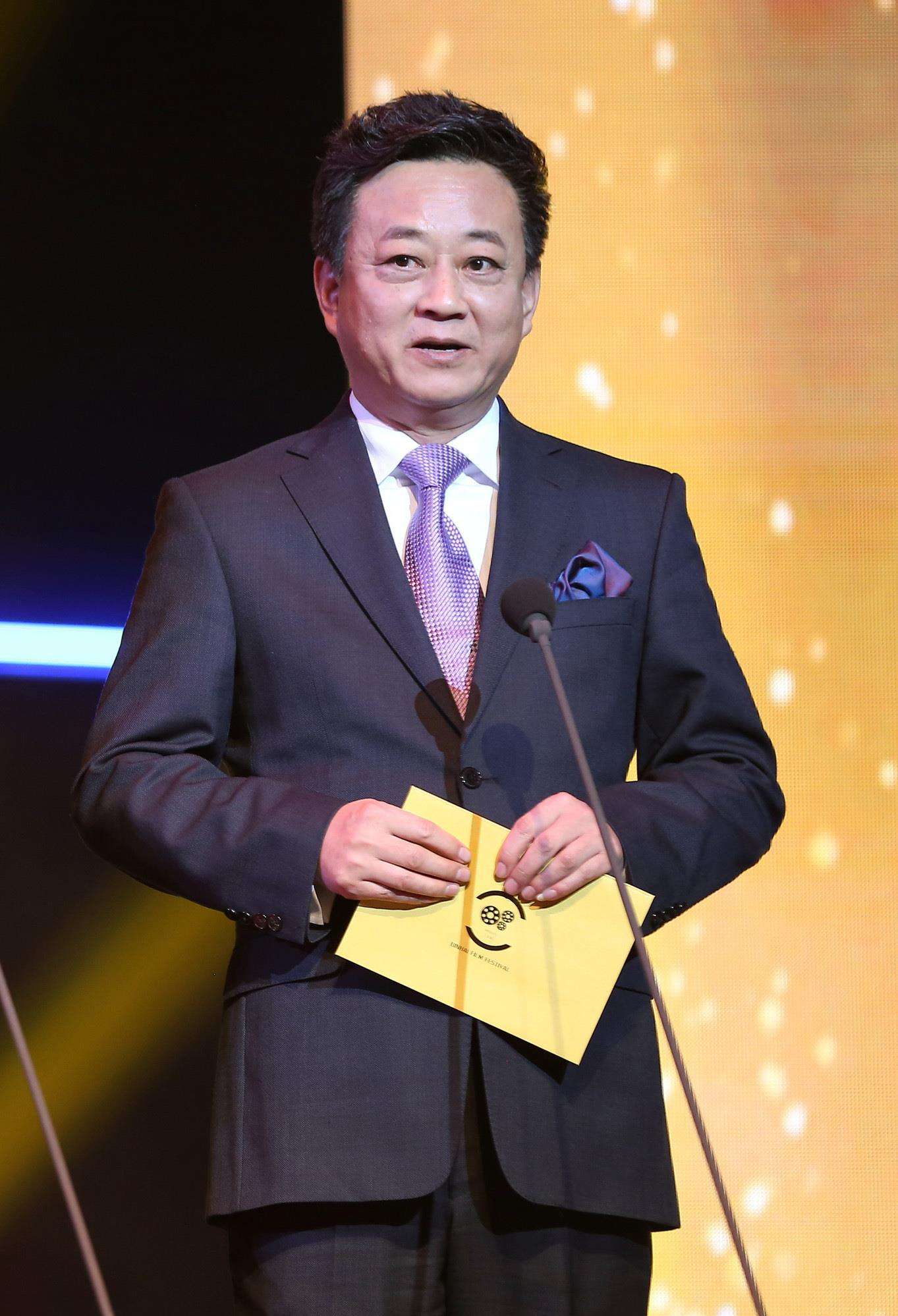 名嘴朱军现在变成什么样,央视一哥朱军现在生活得怎么样了