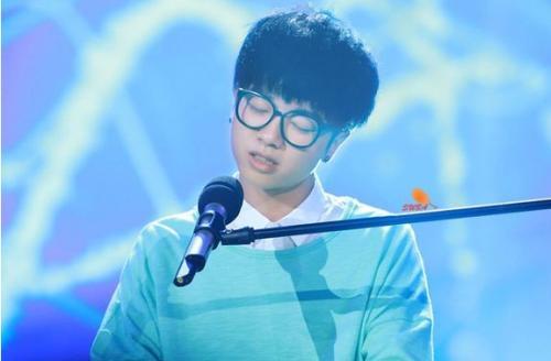 张碧晨说华晨宇真实人品,华晨宇张碧晨2017年绯闻照片