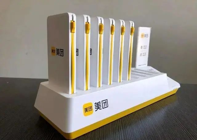 美团重启共享充电宝，疯狂地推，对战“三电一怪”。商家：惹不起