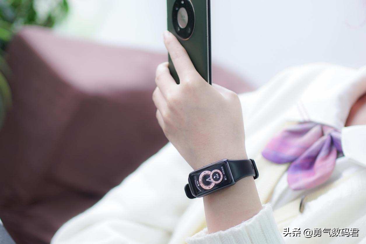 如何体验华为手环6完整功能,智能手环有哪些功能华为手环6