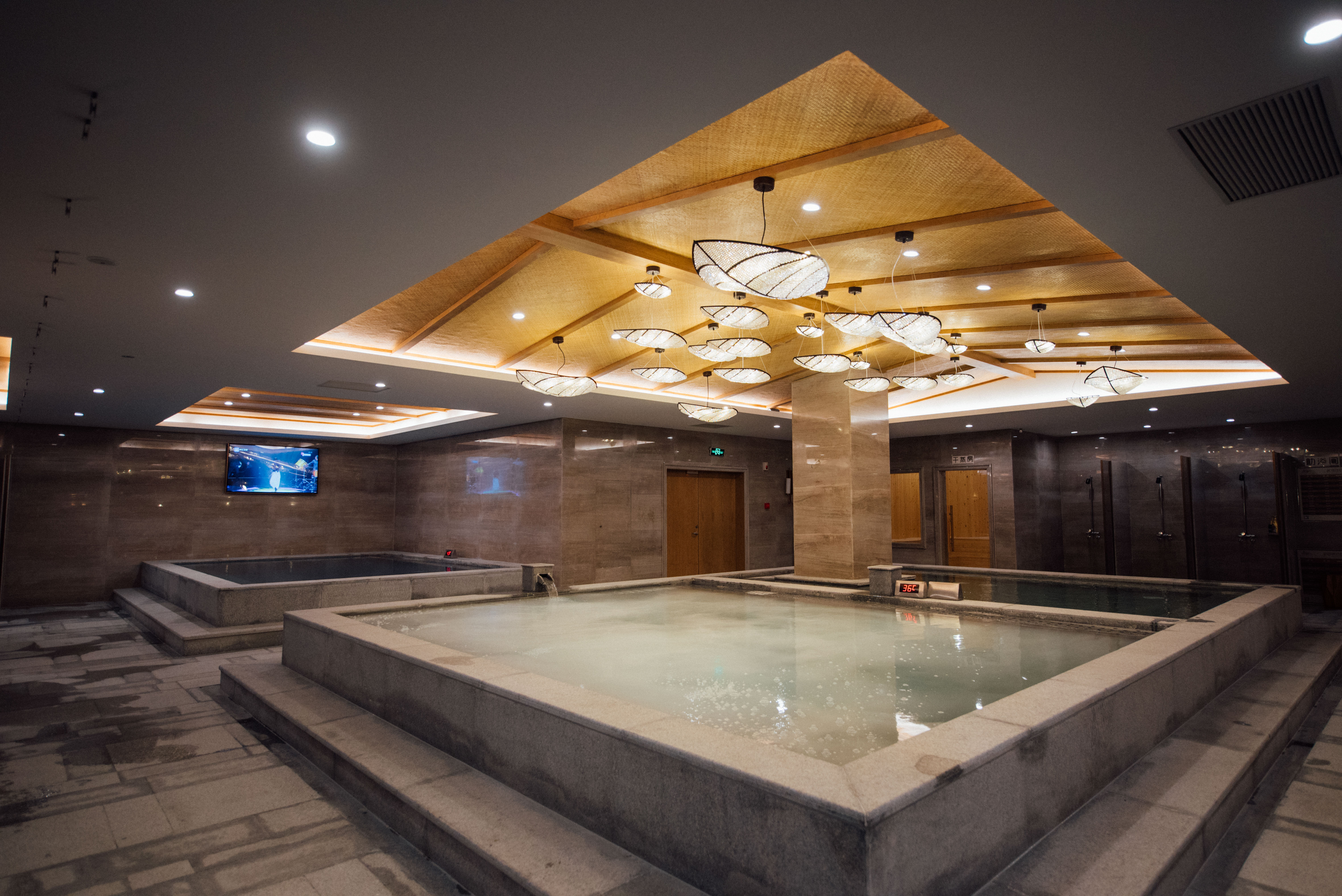 清爽汗蒸温泉,汗蒸和泡汤泉