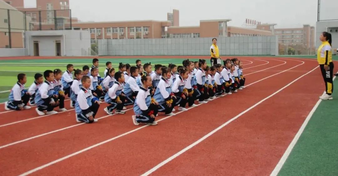 建*党**百年喜迎国庆节——西安经开第二小学队列队形广播*比操**赛