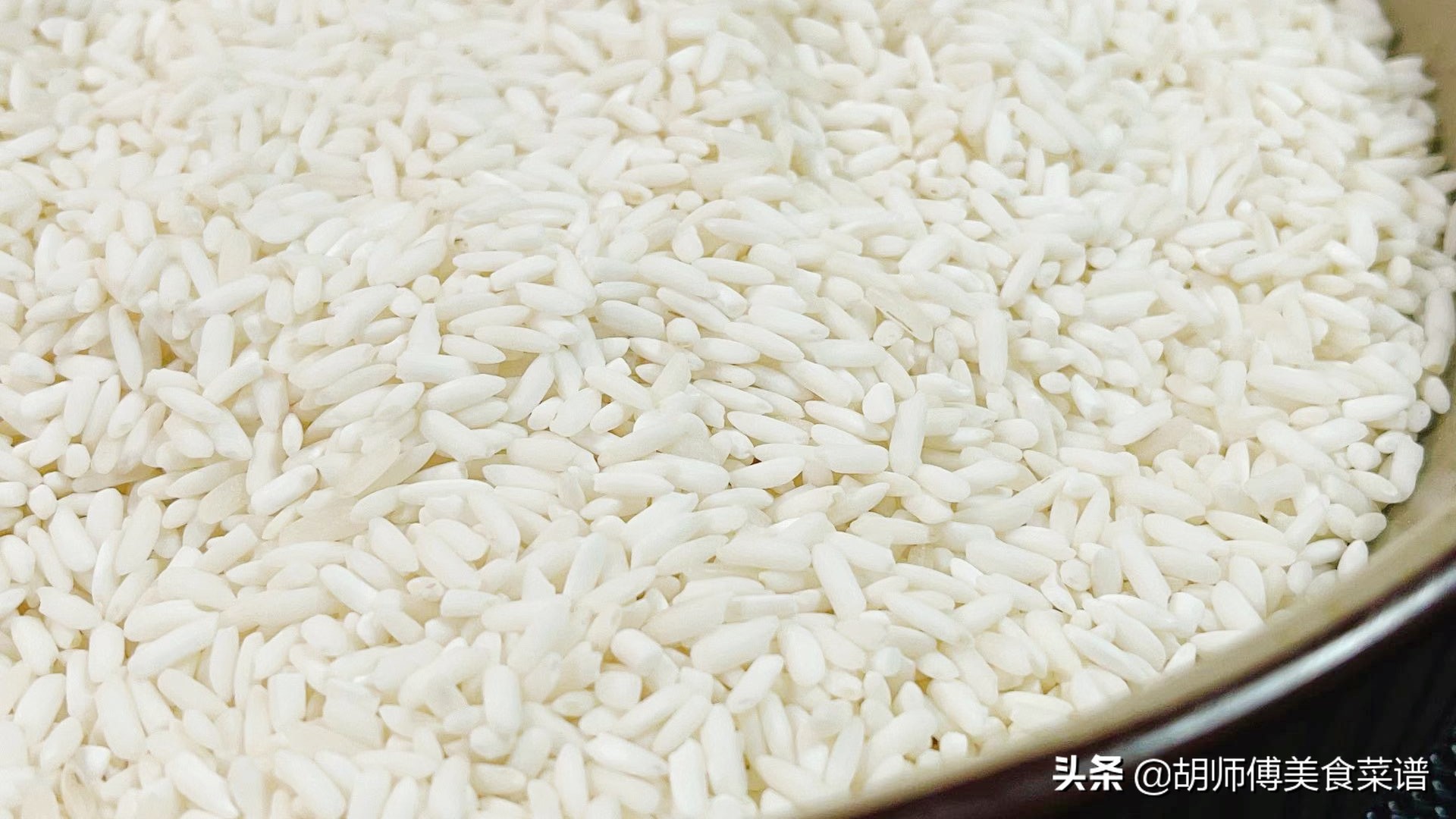 包粽子的糯米要泡多久才能包粽子,包粽子的糯米要提前浸泡多少分钟