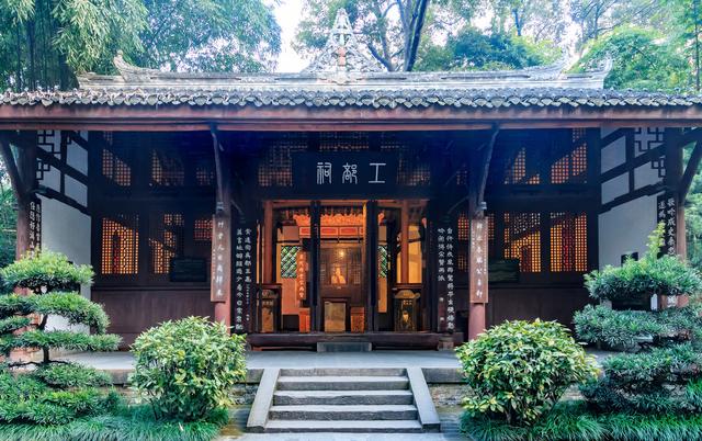 成都怎样去青城山都江堰,成都十大景点武侯祠