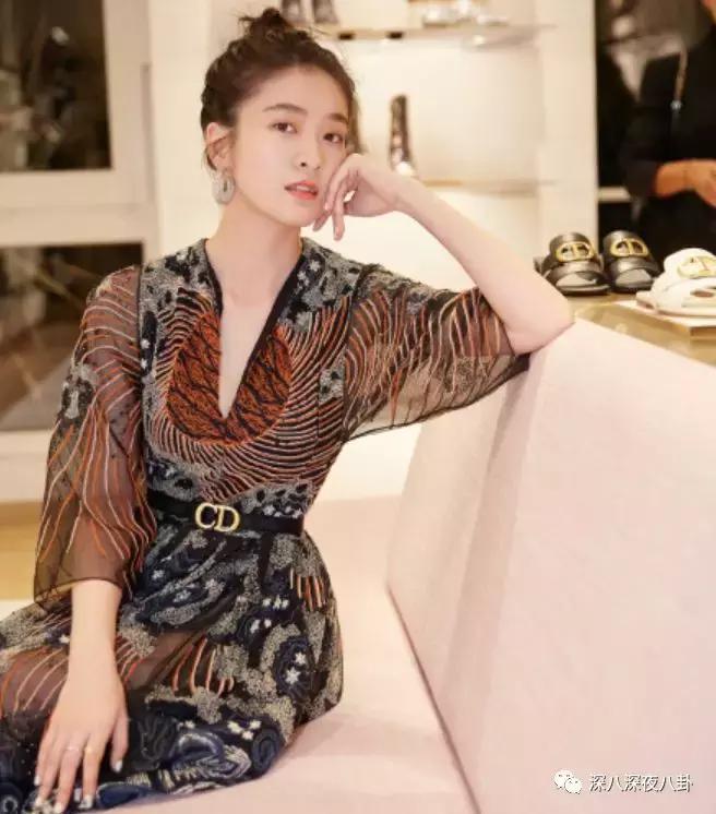 李兰迪和张雪迎是同一届的吗,居然不是