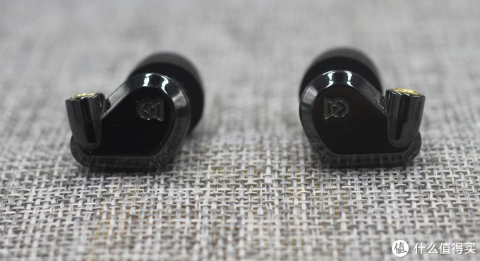 89元的JBLX安德玛联名耳机？某鱼陪审团告诉你别傻了