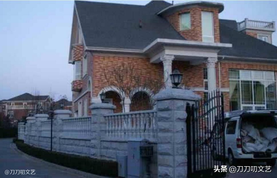 郭德纲说恩师侯耀文晚年,郭德纲连续14年悼念恩师侯耀文