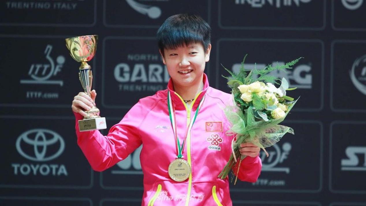 伊藤美诚着红裙亮相,伊藤美诚穿粉红色长裙