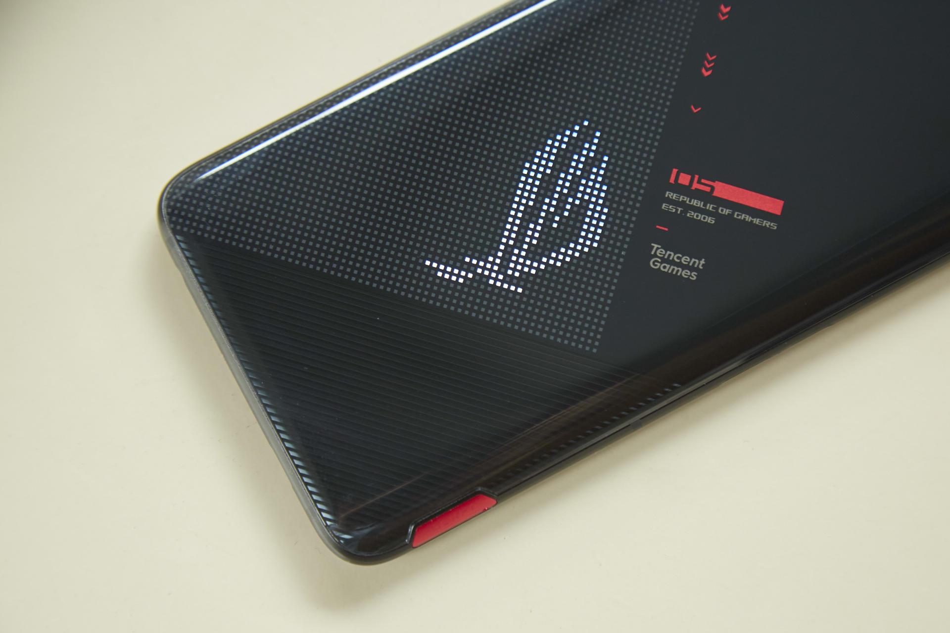 E4材质高刷屏+游戏精灵！ROG5全面能打，老玩家上手都叫好