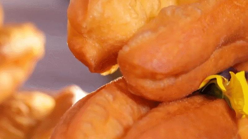 怎么在家炸油条才能不硬,当天快速炸油条最简单方法