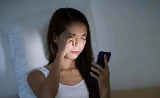 熬夜导致的眼袋怎么消除最有效,熬夜眼袋怎么消除简单常用的方法