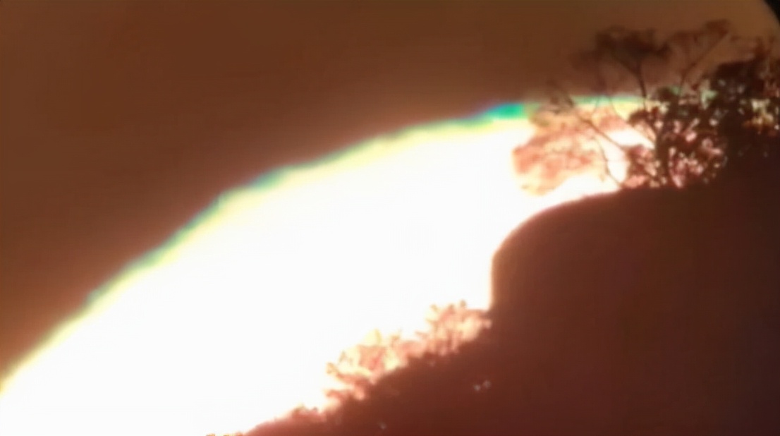 太阳变绿了！厦门天空出现“绿闪”奇观，这是大自然的预兆吗？