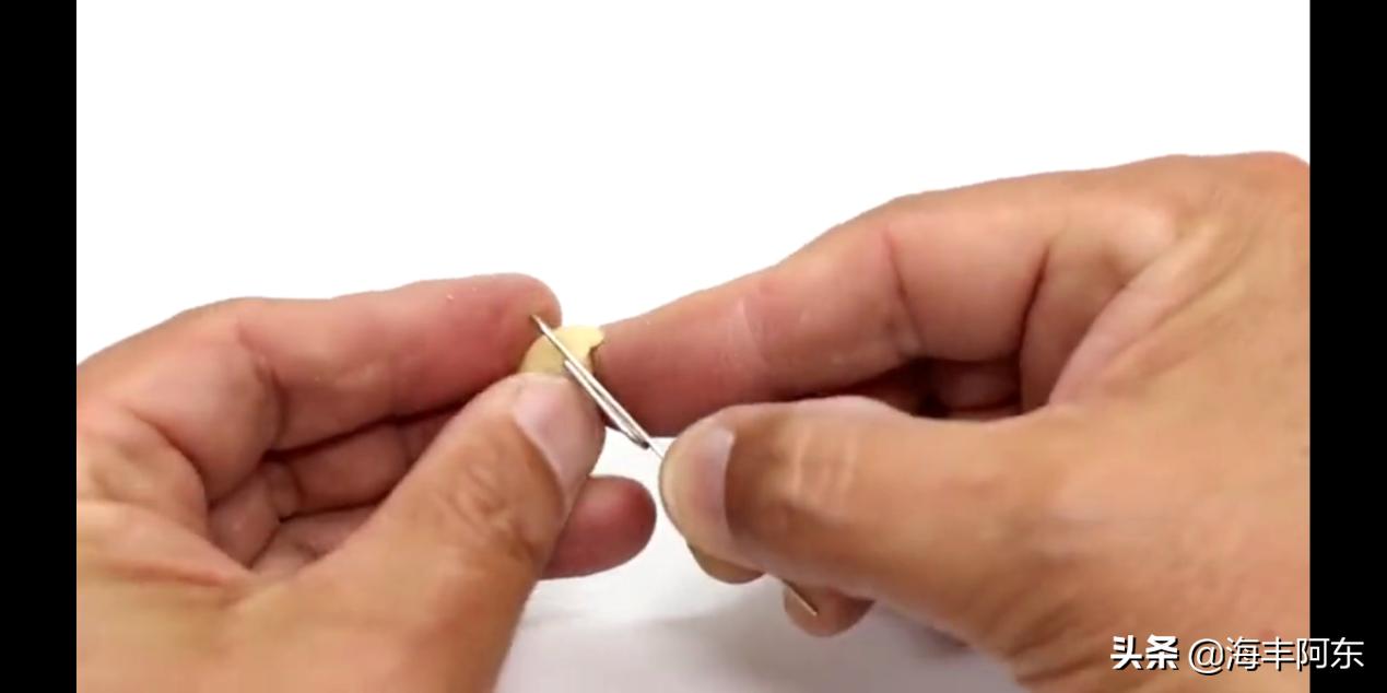 用酒瓶捕捉老鼠视频,捉老鼠妙招大矿泉水瓶