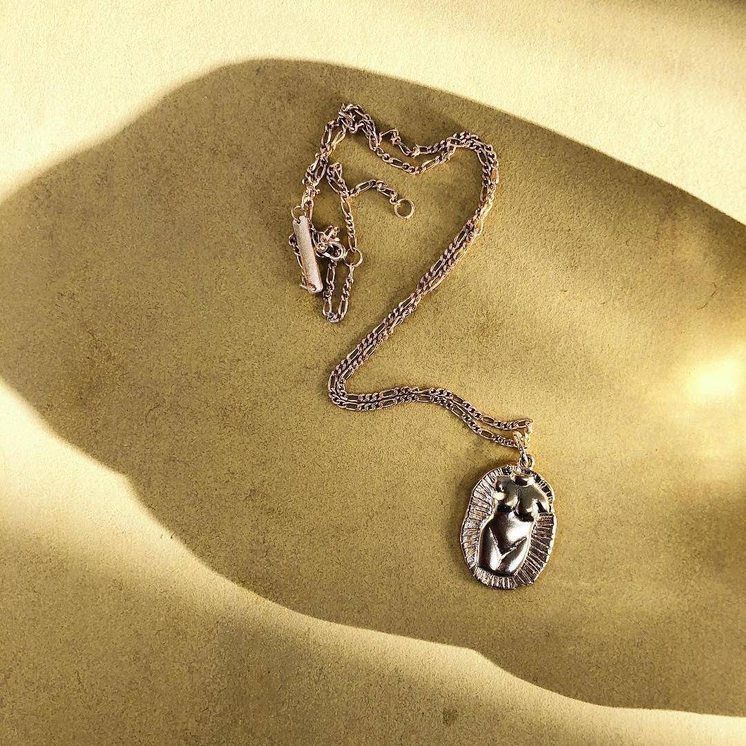 有时候质感就体现在小小的配件上，一件可以陪你穿梭日常的珠宝