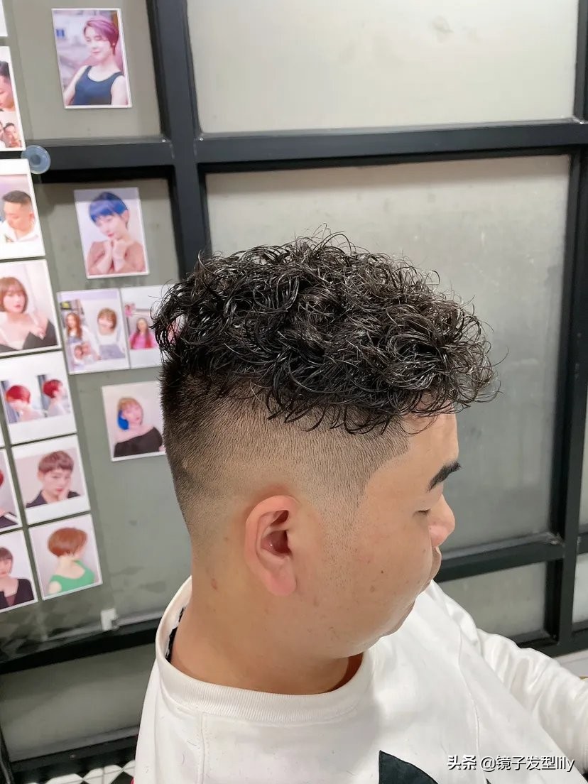 男士烫头发型推荐不明显中长发,男士发型2020流行发型侧背烫发