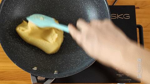 如何让绿豆糕吃起来清爽,绿豆糕最简单的家庭做法