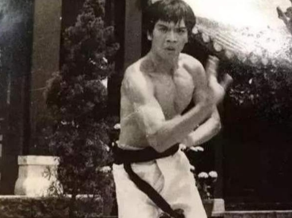 向华强回忆33年婚姻,向华强和李连杰关系