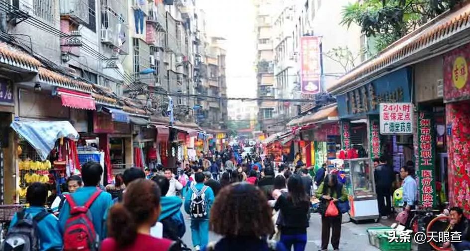 重庆老太太3万名牌包装大葱，背后竟牵出售假窝点