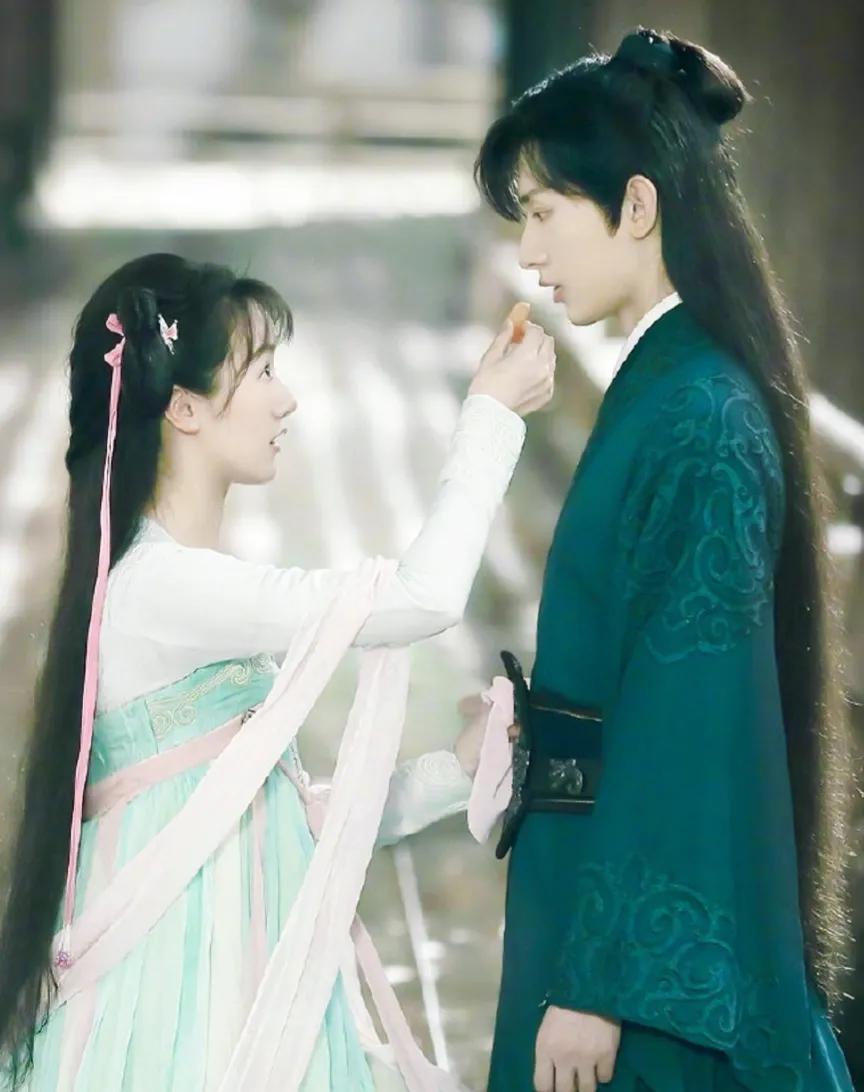 赵丽颖粉群遭资本强压，张雨绮花式自炒堪称教科书，袁冰妍飘了？