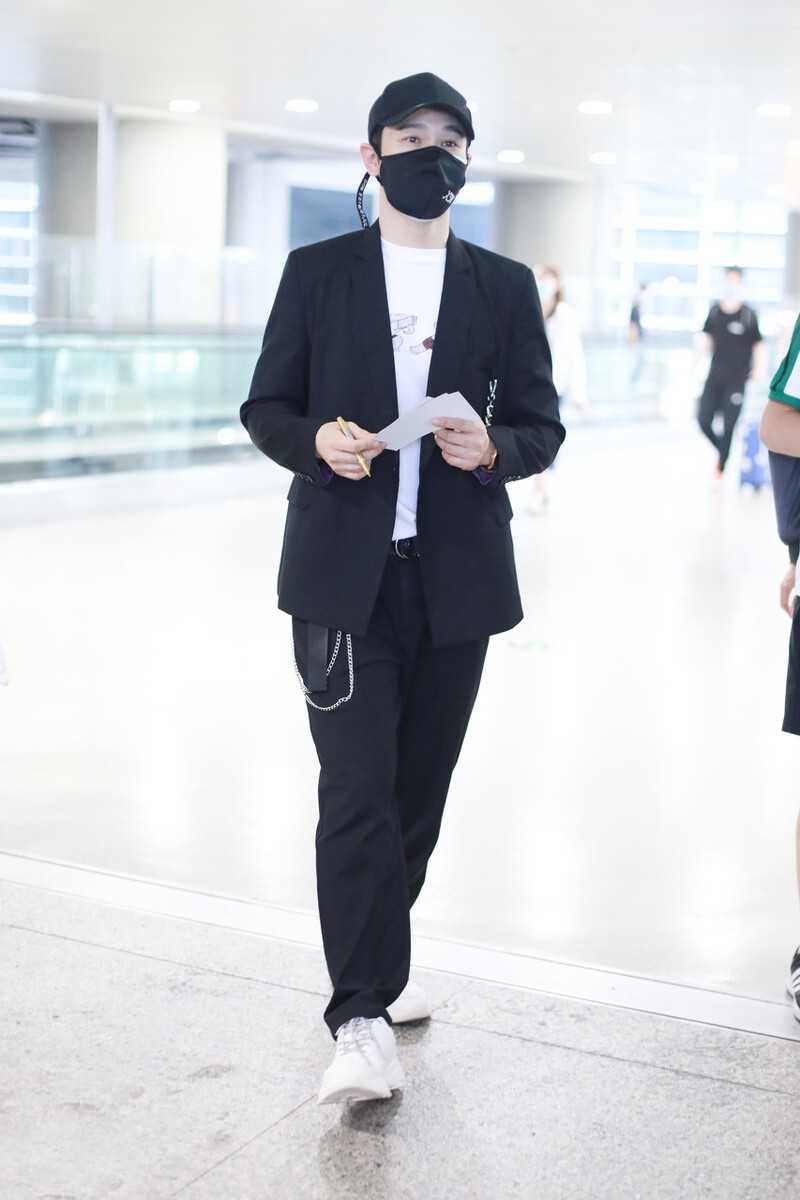 黄晓明带儿子现身机场同款,黄晓明极限挑战厚底鞋