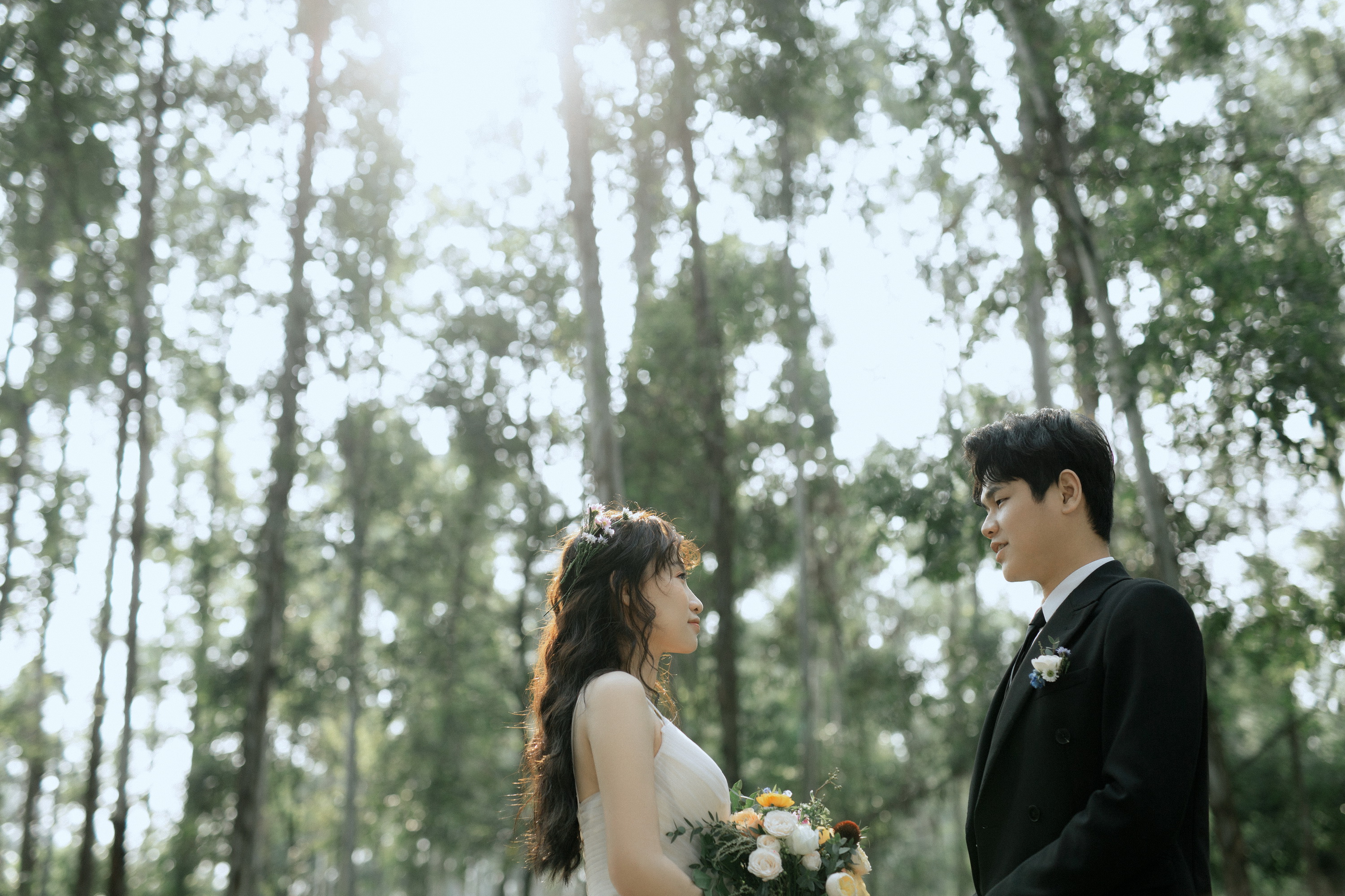 婚纱照森系唯美浪漫风格推荐,森系绿色礼服婚纱照风格图片