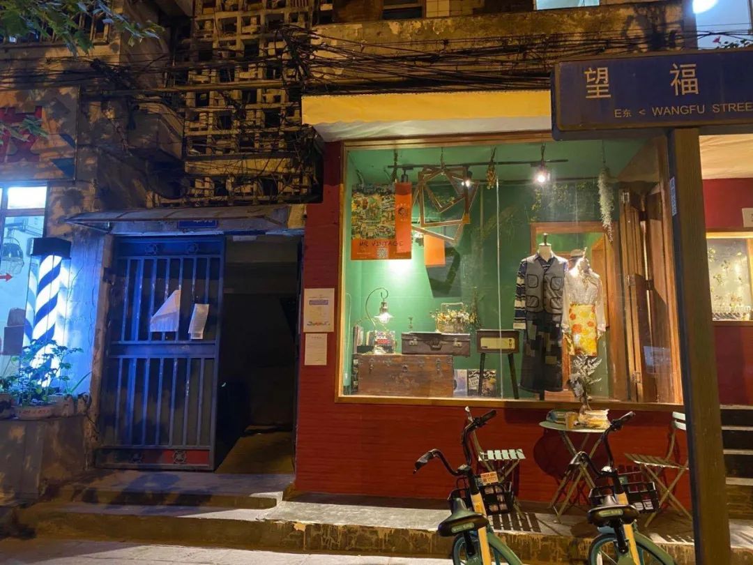 成都街道门面推荐,成都一街道商铺招牌