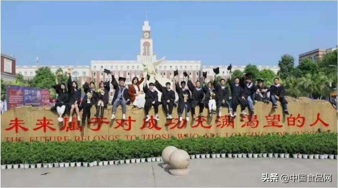 廖记棒棒鸡独家冠名四川电影电视学院第八届“学院杯”空乘大赛