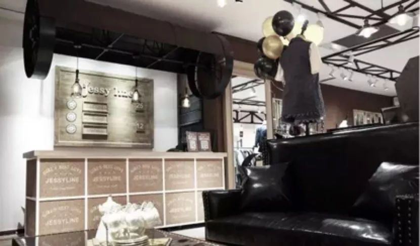 盘点阿依莲那些年夏季流行款式,阿依莲衣服测评