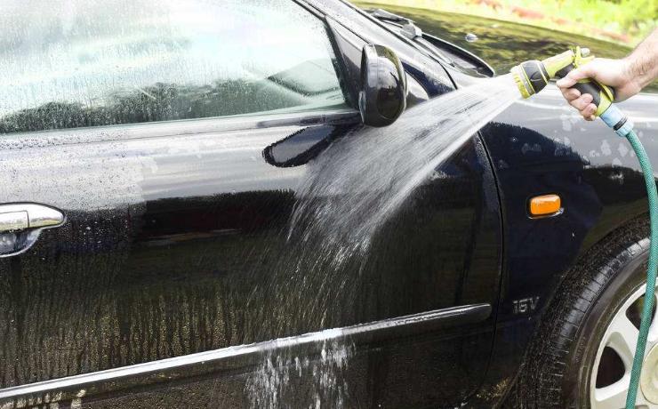 自己车内洗车需要哪些东西,网友们在家洗车小妙招告诉你