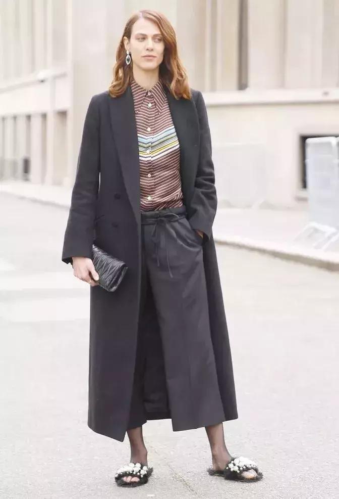 刘雯、倪妮不费力就很时髦原来是脚上的拖鞋太美了