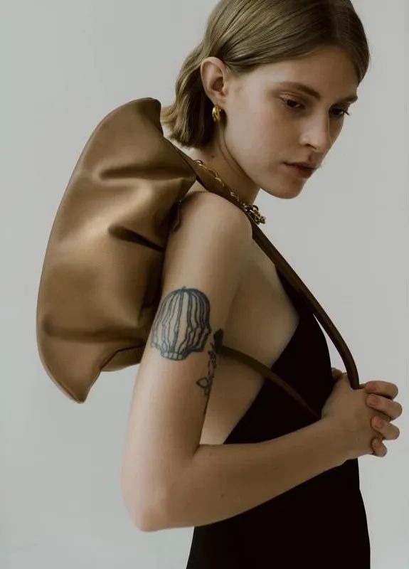 钟楚曦宋妍霏对比照,宋妍霏钟楚曦时尚搭配