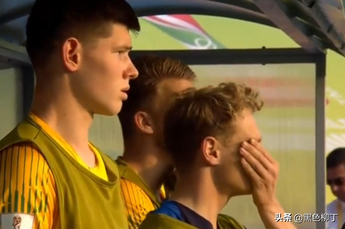 大冷！世青赛头号热门出局，球员捂脸不敢相信，“足球荒漠”逆袭