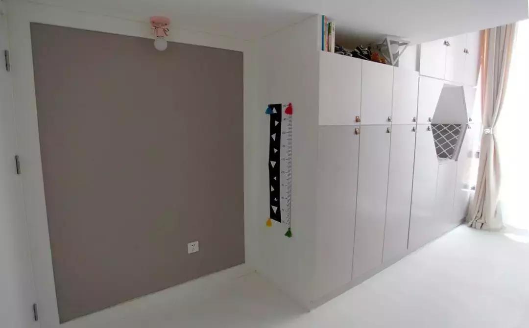 为了女儿买76㎡学区房，改造后竟被隔出8间房！客厅就有40㎡