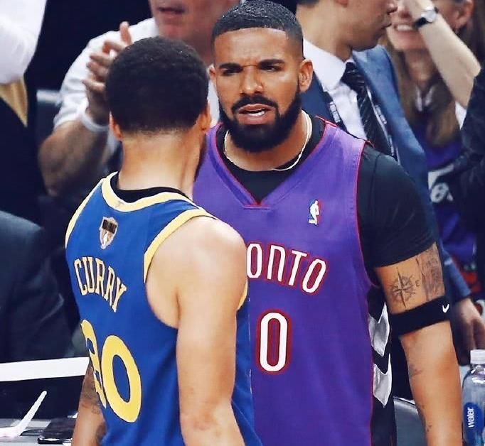 一件库里老爸球衣，被驱车10小时从纽约送到多伦多，就为恶心库里